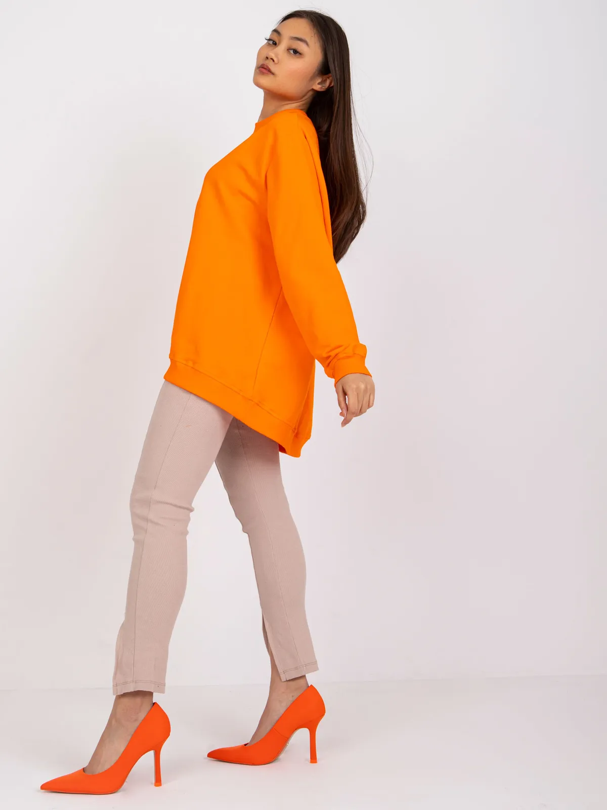 Fuksjowa bawełniana bluza basic - zdjęcie 4
