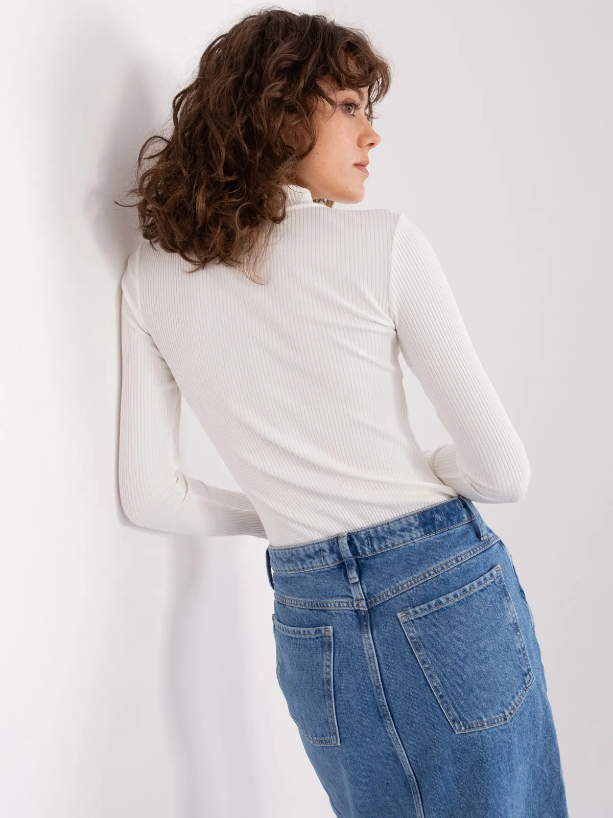 Ecru bluzka basic z półgolfem BASIC FEEL GOOD - zdjęcie 5