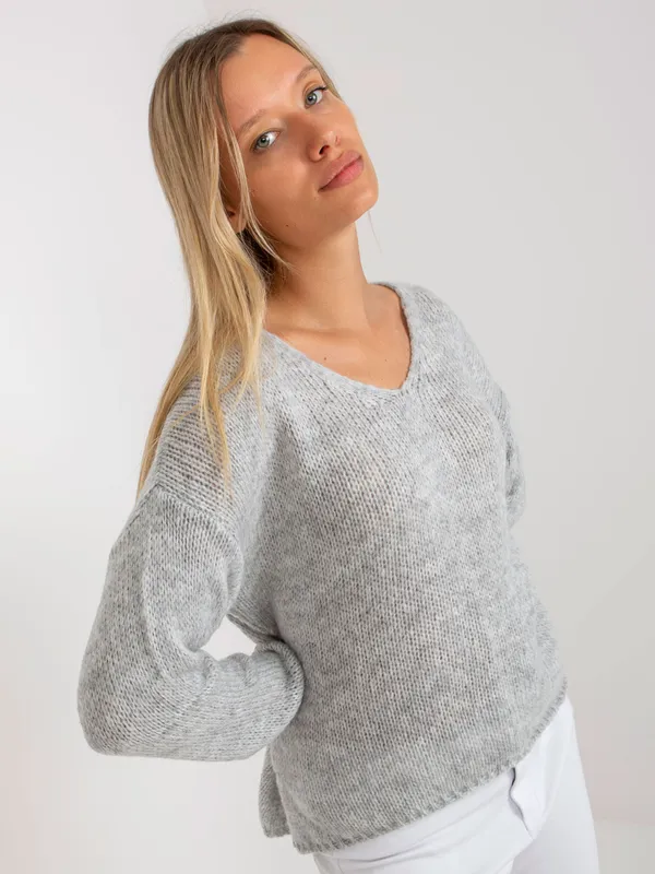 Szary sweter oversize z dekoltem w serek OCH BELLA