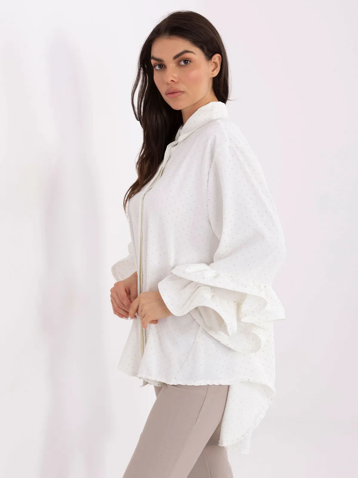 Koszula oversize z ozdobnymi falbanami przy mankietach - zdjęcie 1