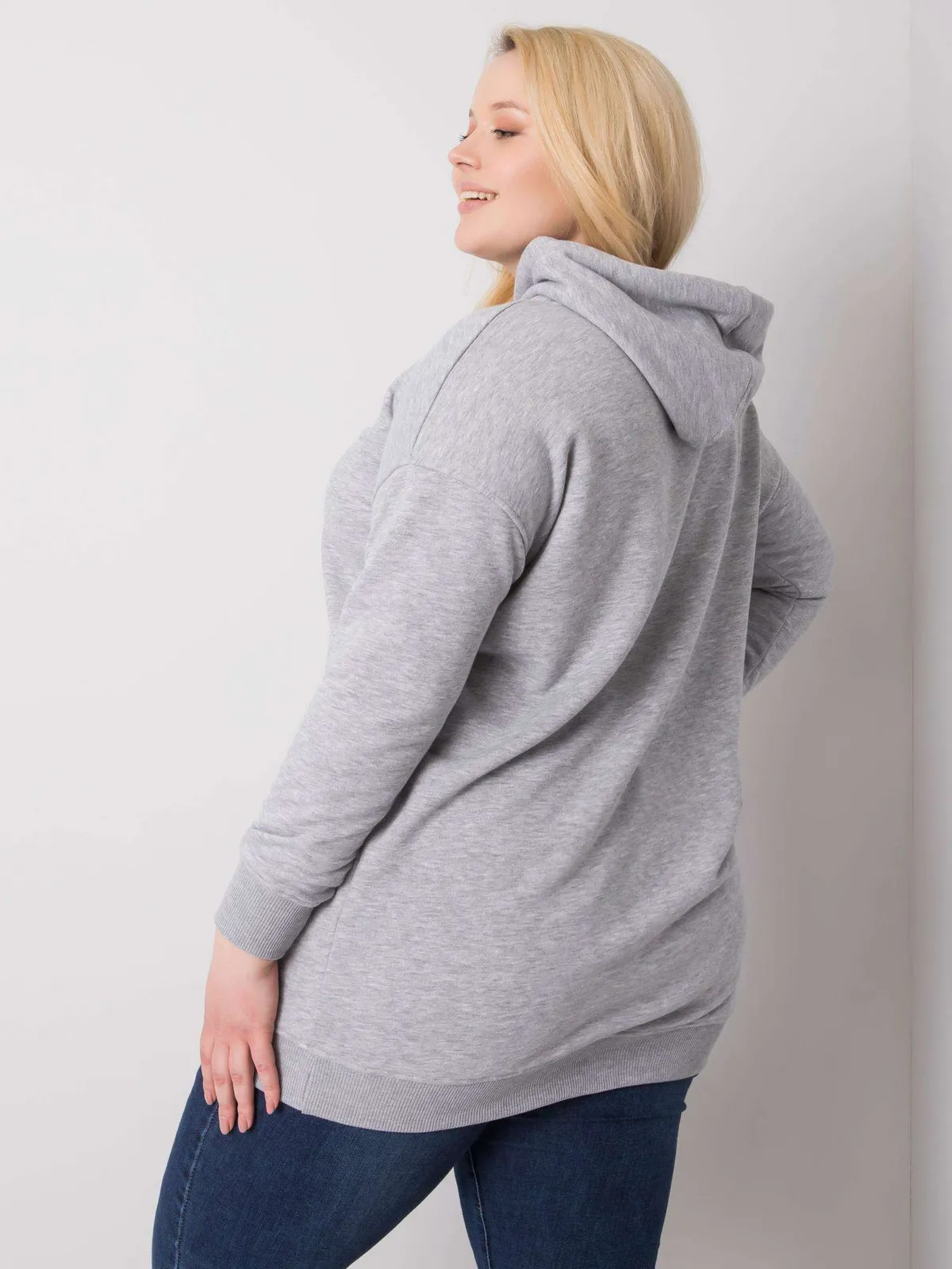 Czarna bawełniana bluza plus size z kapturem - zdjęcie 4