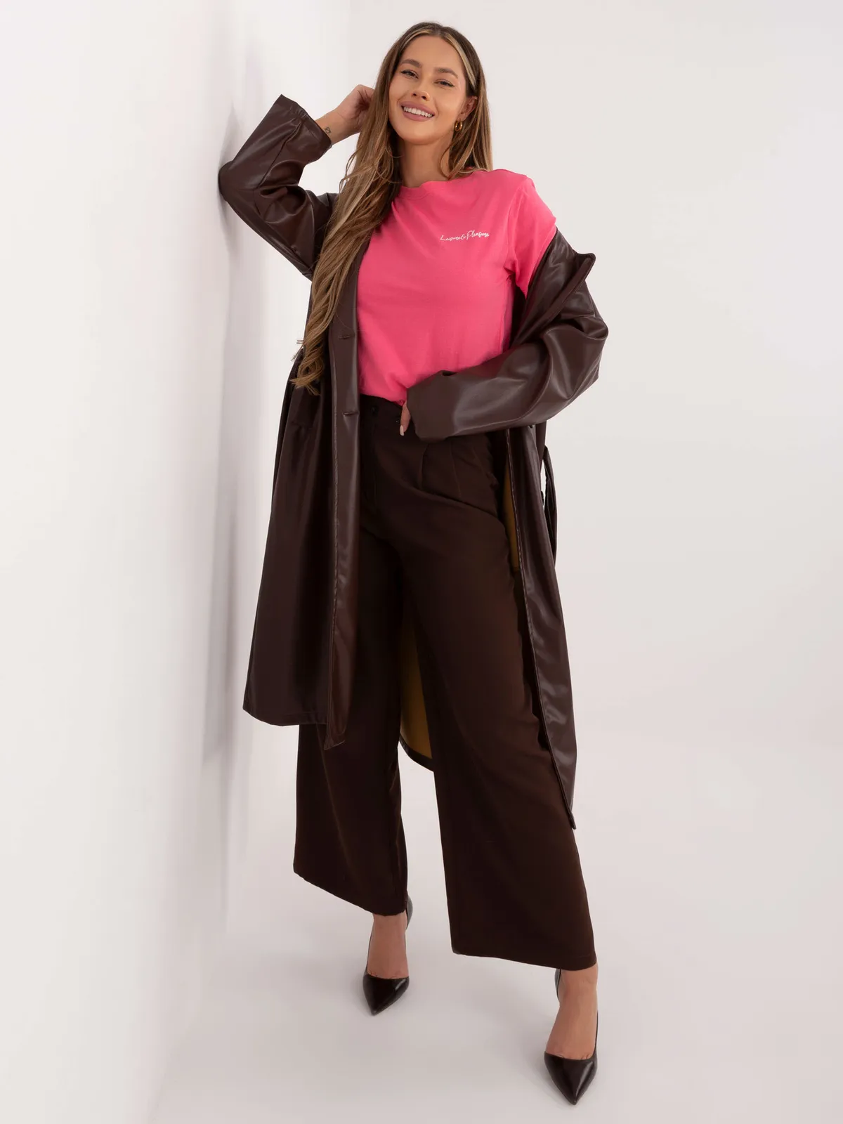 Casualowy t-shirt z subtelnym nadrukiem na plecach - zdjęcie 1