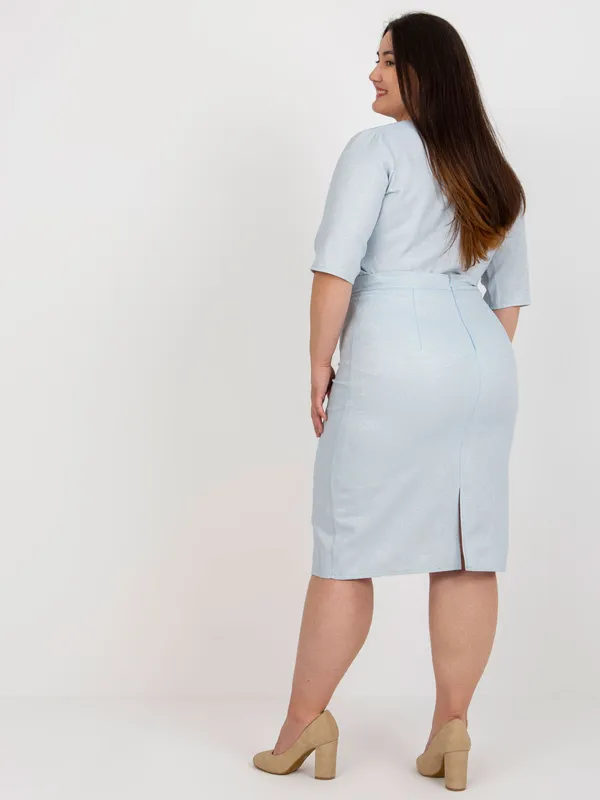 Jasnoniebieska elegancka spódnica plus size - widok 2