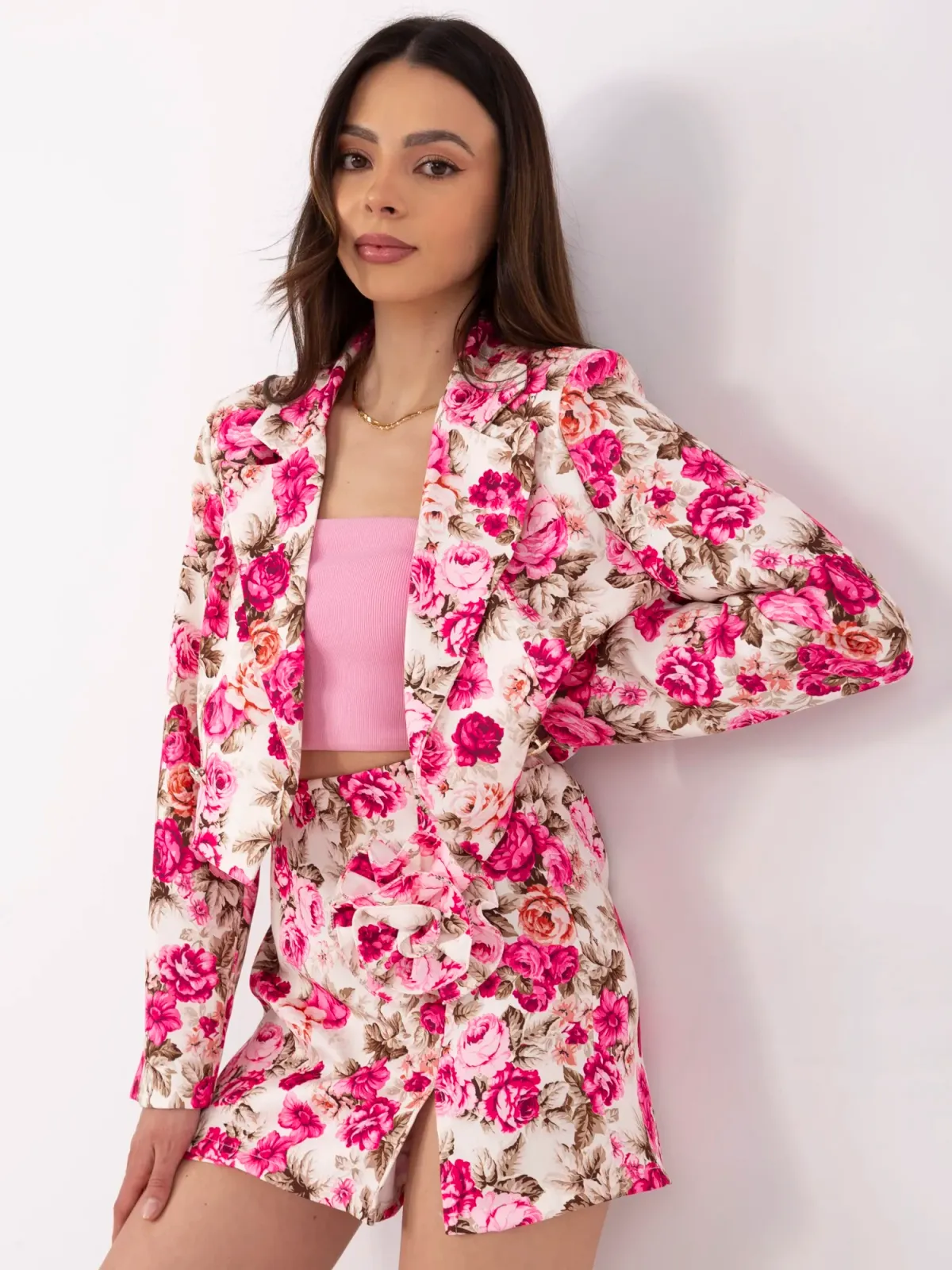 Wizytowy komplet z krótką marynarką i spódnicą - zdjęcie 1