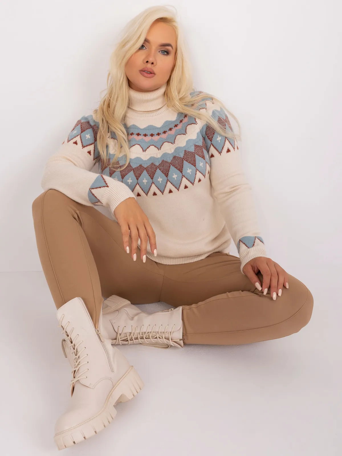 Miętowy damski sweter plus size z golfem - zdjęcie 3