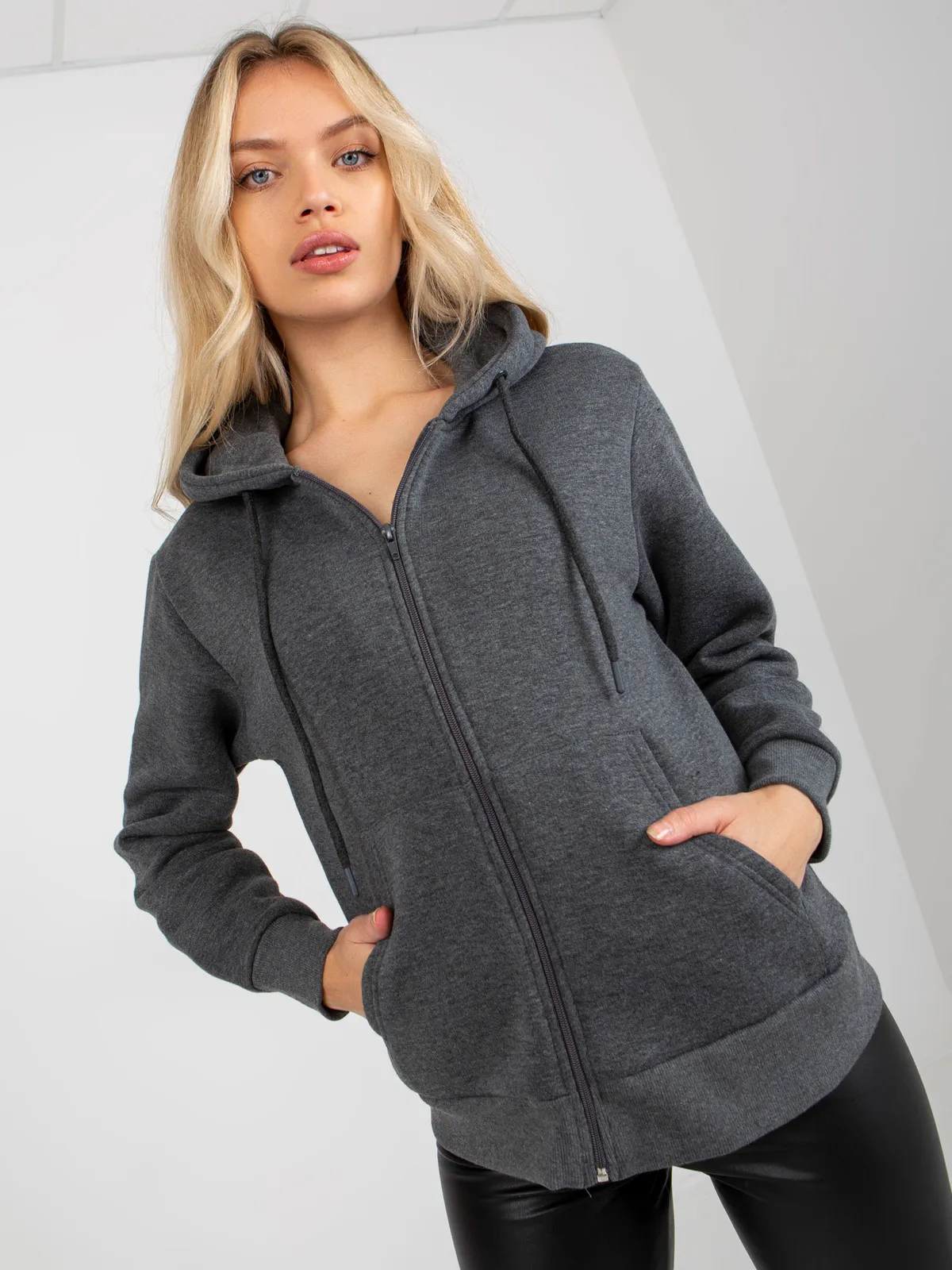 Ciemnoszara rozpinana bluza basic z kapturem RUE PARIS - zdjęcie 1