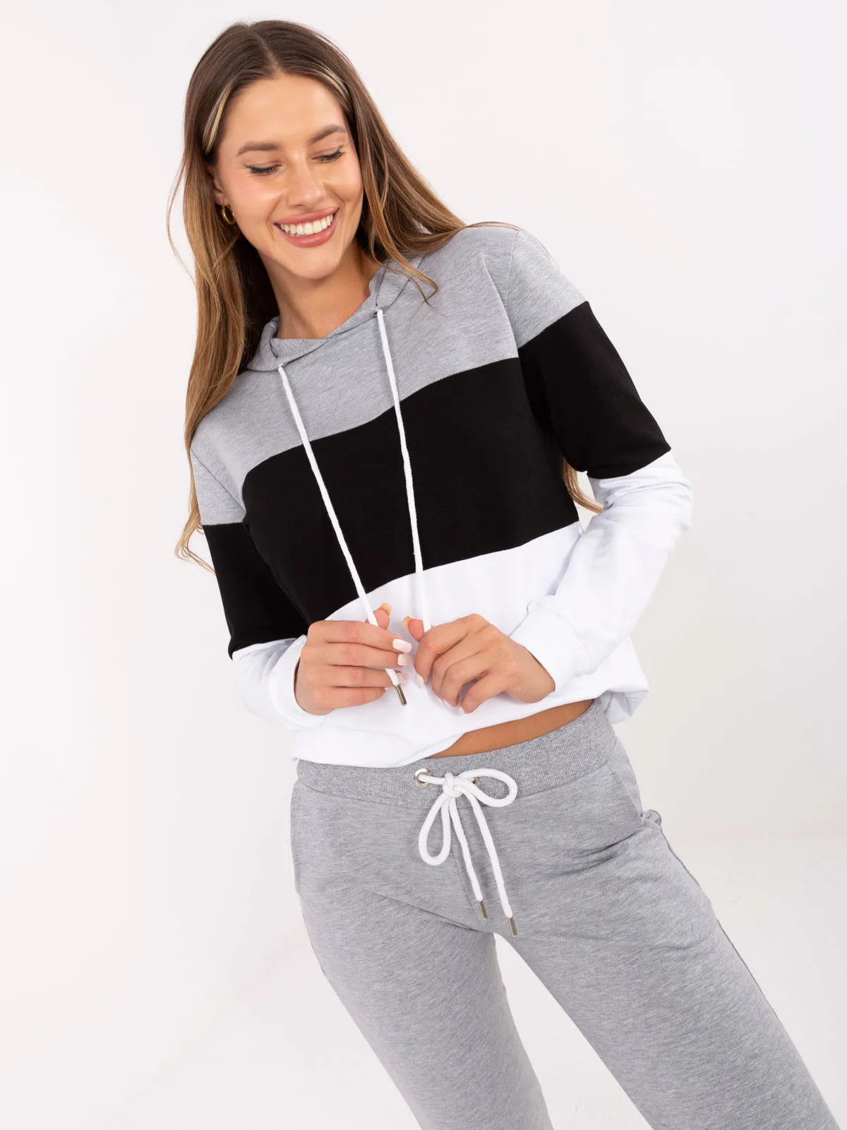 Dwuczęściowy komplet dresowy z bluzą z kapturem - zdjęcie 1