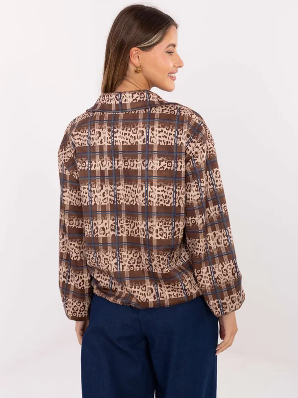 Krótka kurtka w kratę o kroju oversize