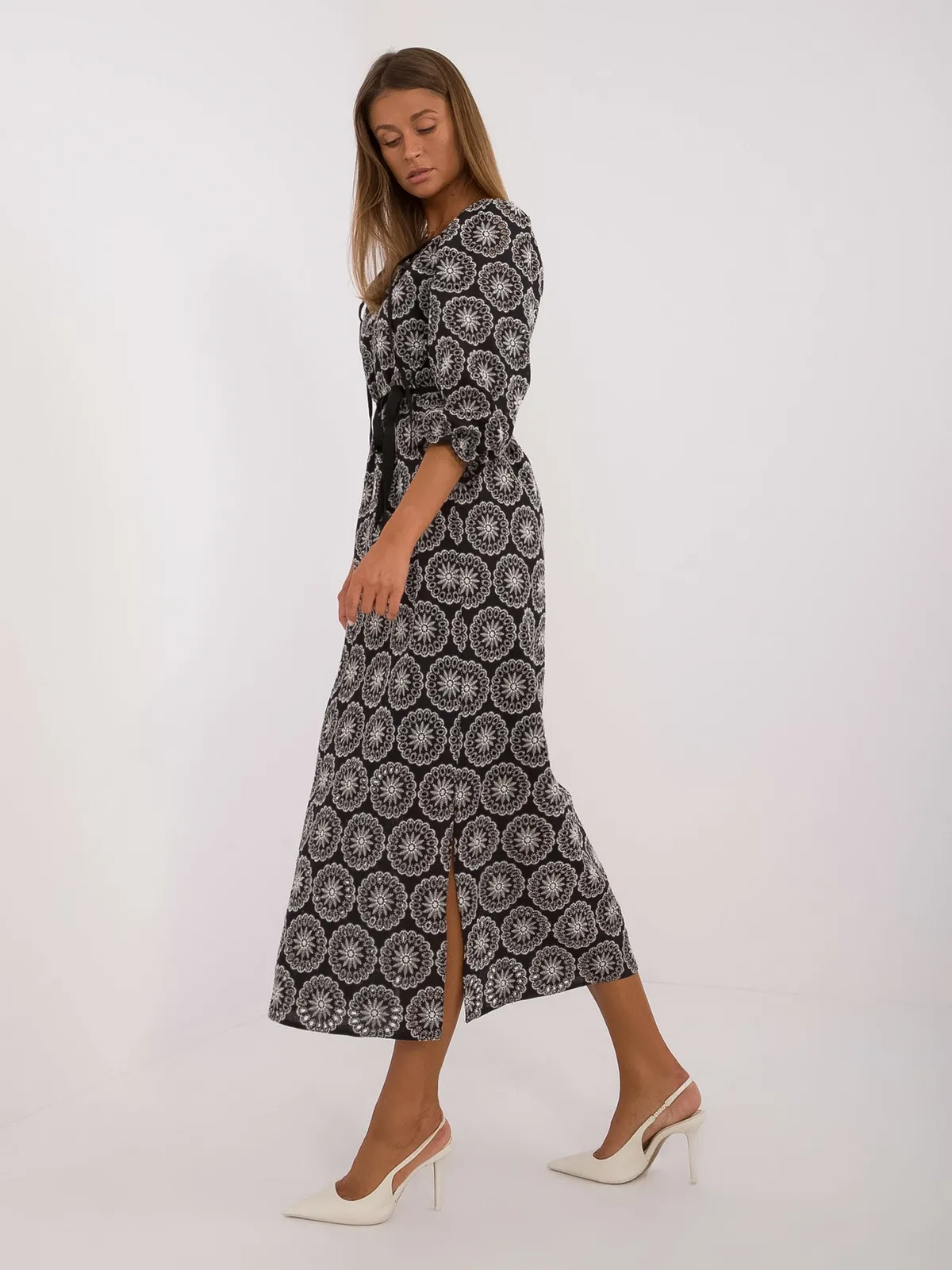 Sukienka midi o kroju boho z wiązaniem - zdjęcie 1