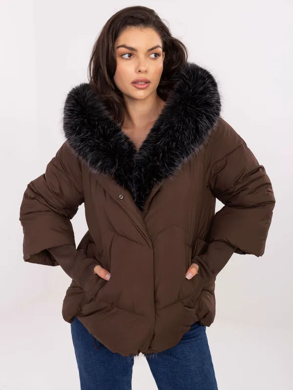 Pikowana kurtka oversize z futrzanym kołnierzem