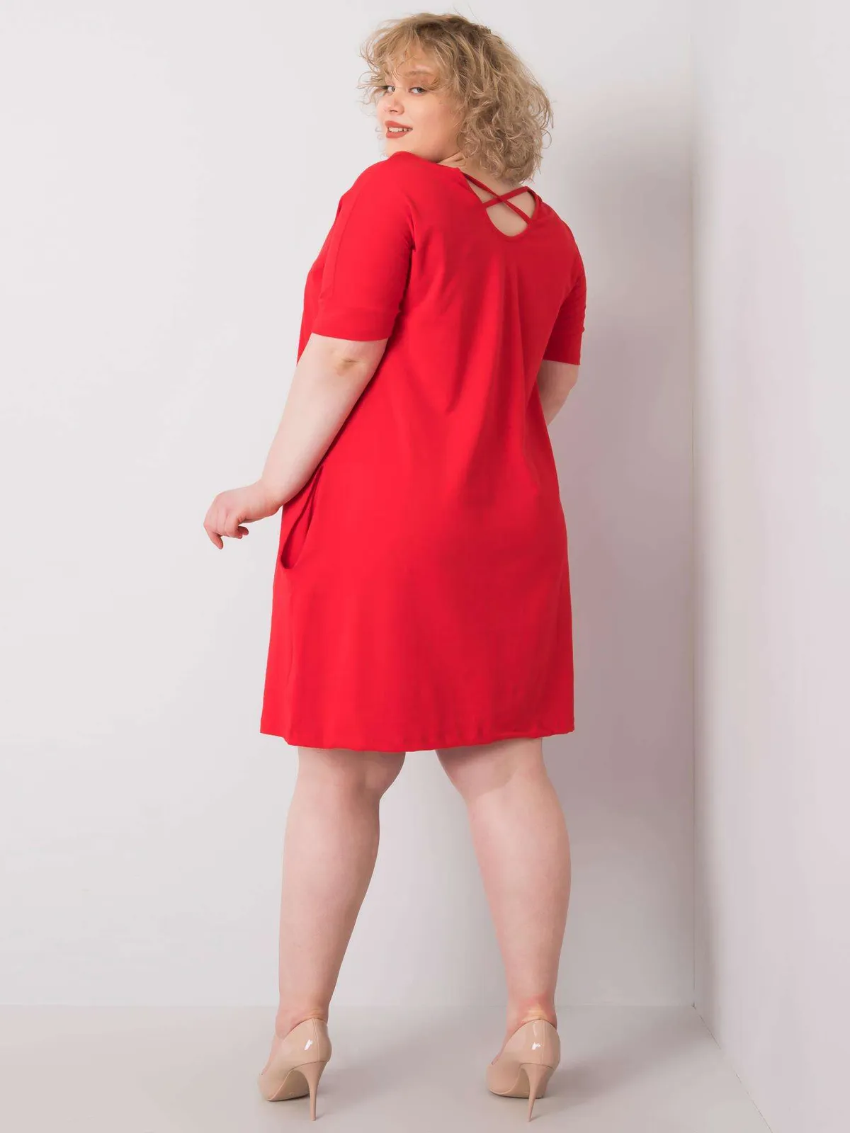 Bordowa luźna sukienka plus size - zdjęcie 5