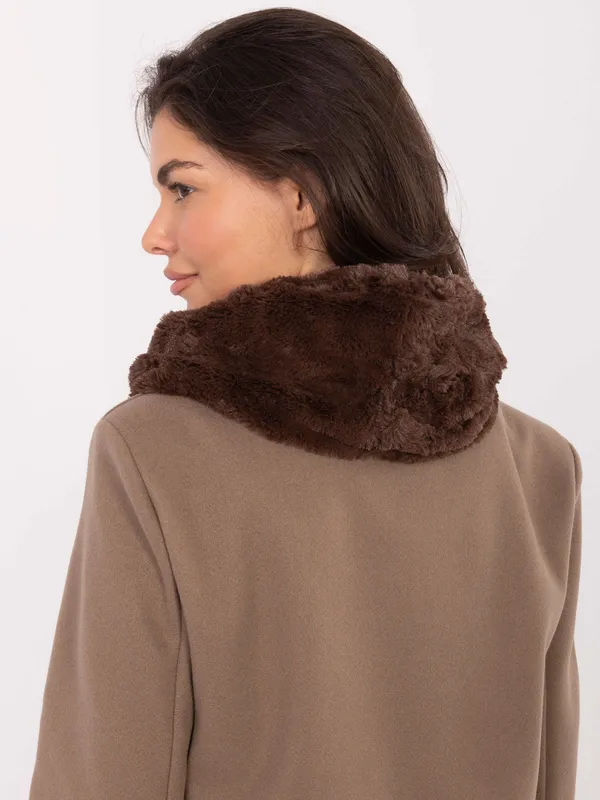 Puszysty komin z miękkim wykończeniem typu futro