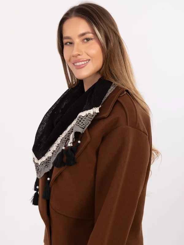 Chusta trójkątna w stylu boho z frędzlami