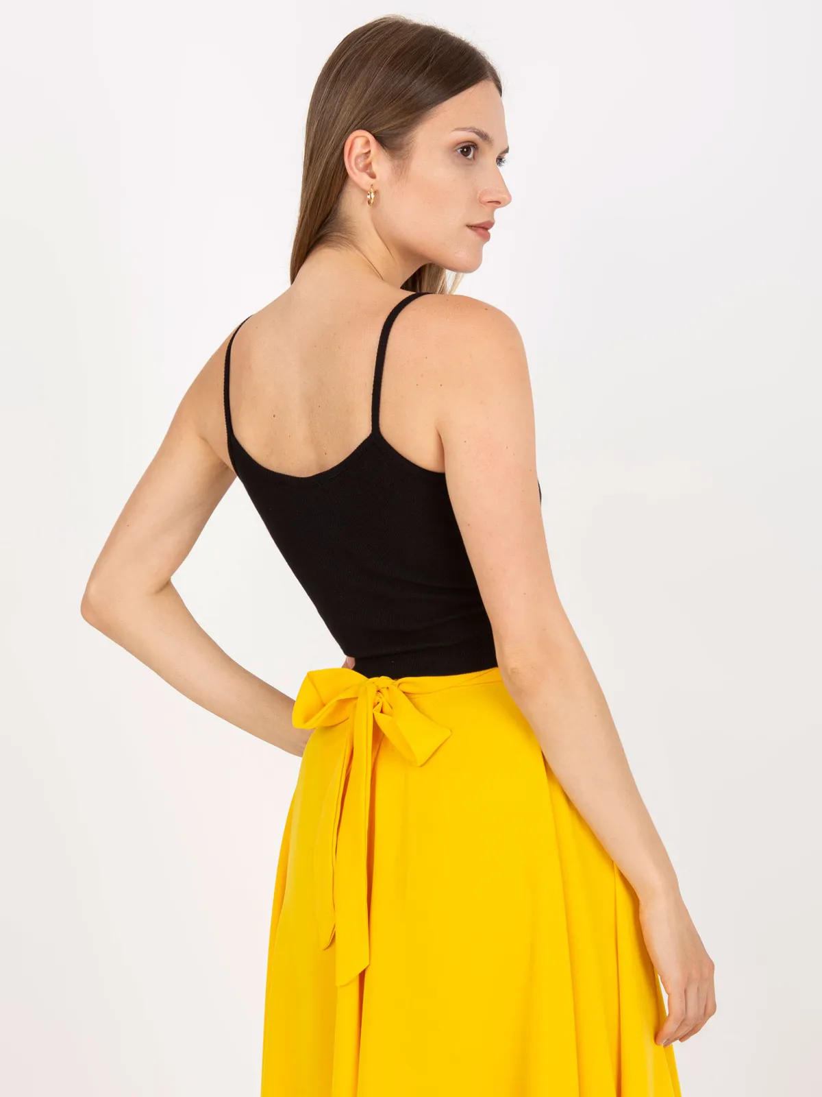 Dopasowany top na ramiączkach z koronkowym wykończeniem - zdjęcie 1