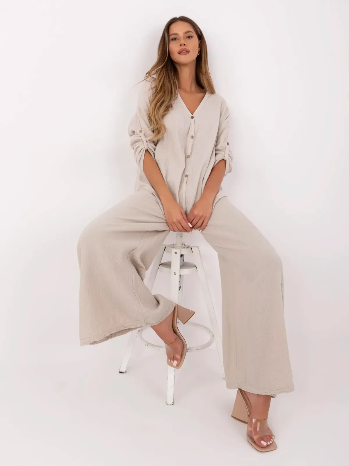 Szerokie spodnie z wysokim stanem i kieszeniami - zdjęcie 1