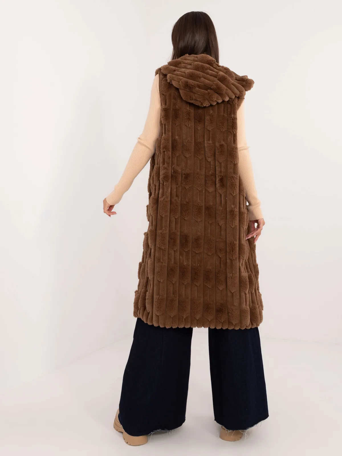 Długa kamizelka z kapturem o fakturze 3D - zdjęcie 1