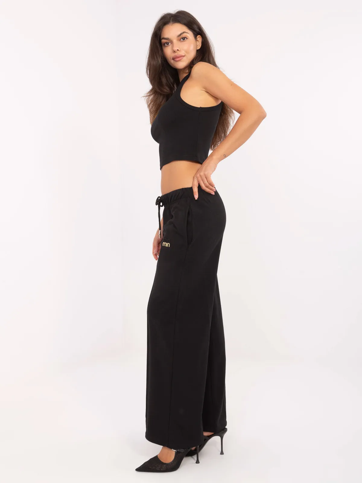 Sportowe spodnie dresowe o szerokim kroju - zdjęcie 1