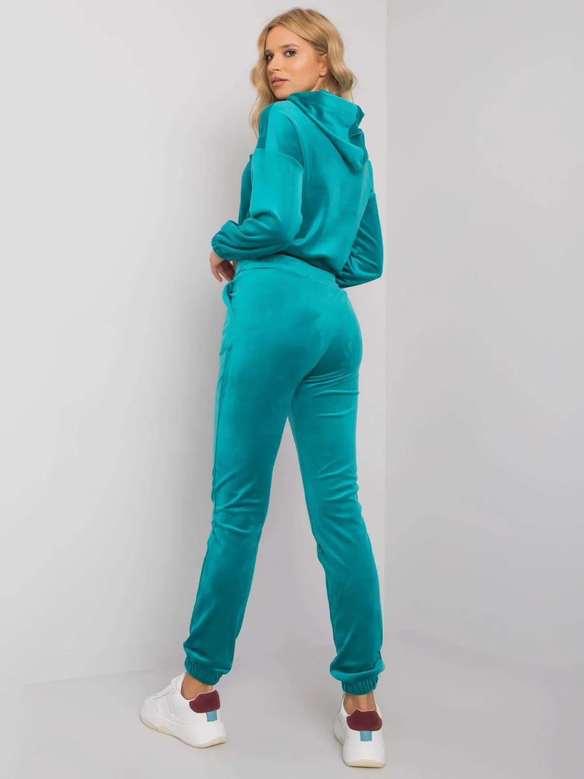 Komplet dresowy z bluzą typu crop i joggerami - zdjęcie 1