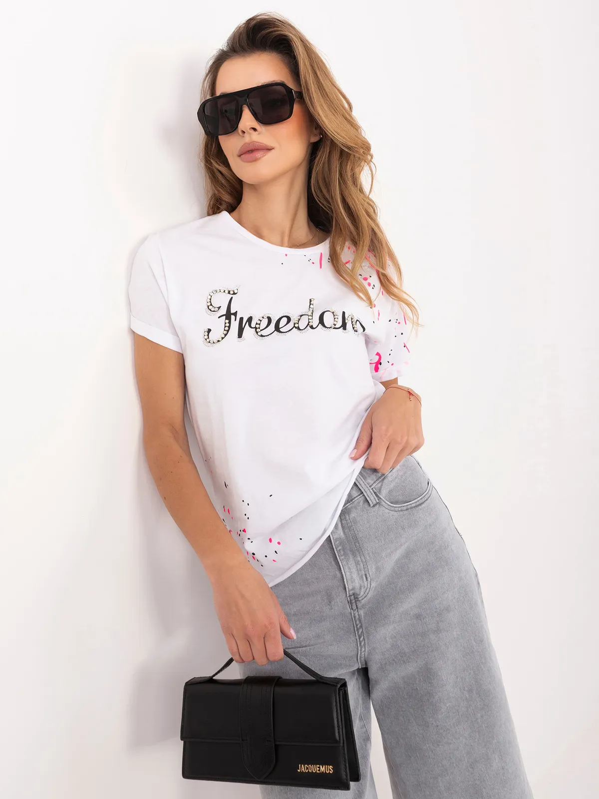 Biały t-shirt damski z napisem - zdjęcie 2