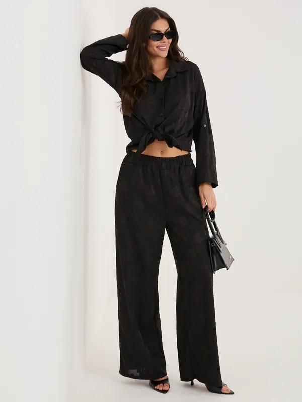 Koszula oversize wiązana w talii