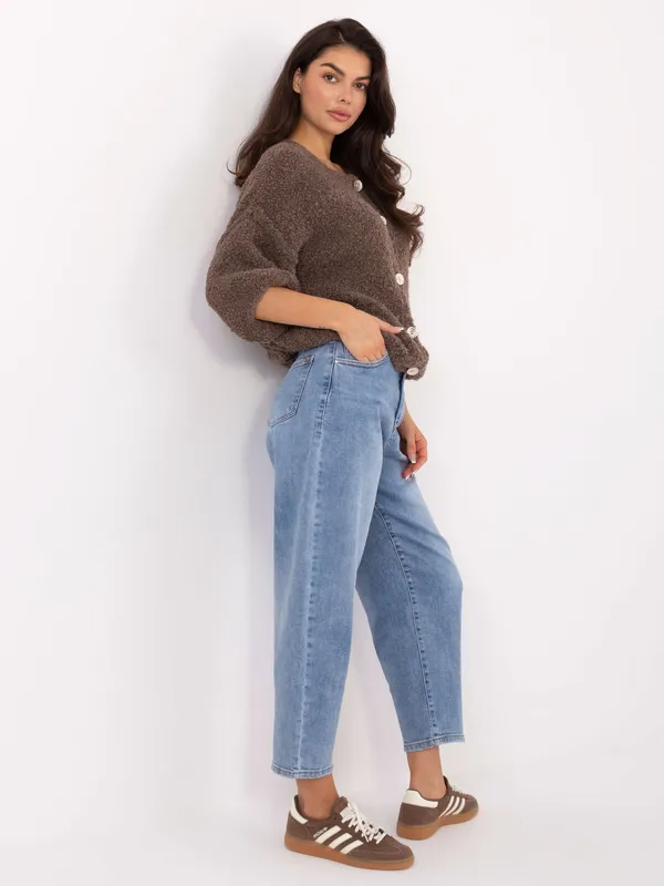 Krótki kardigan z guzikami o fasonie oversize