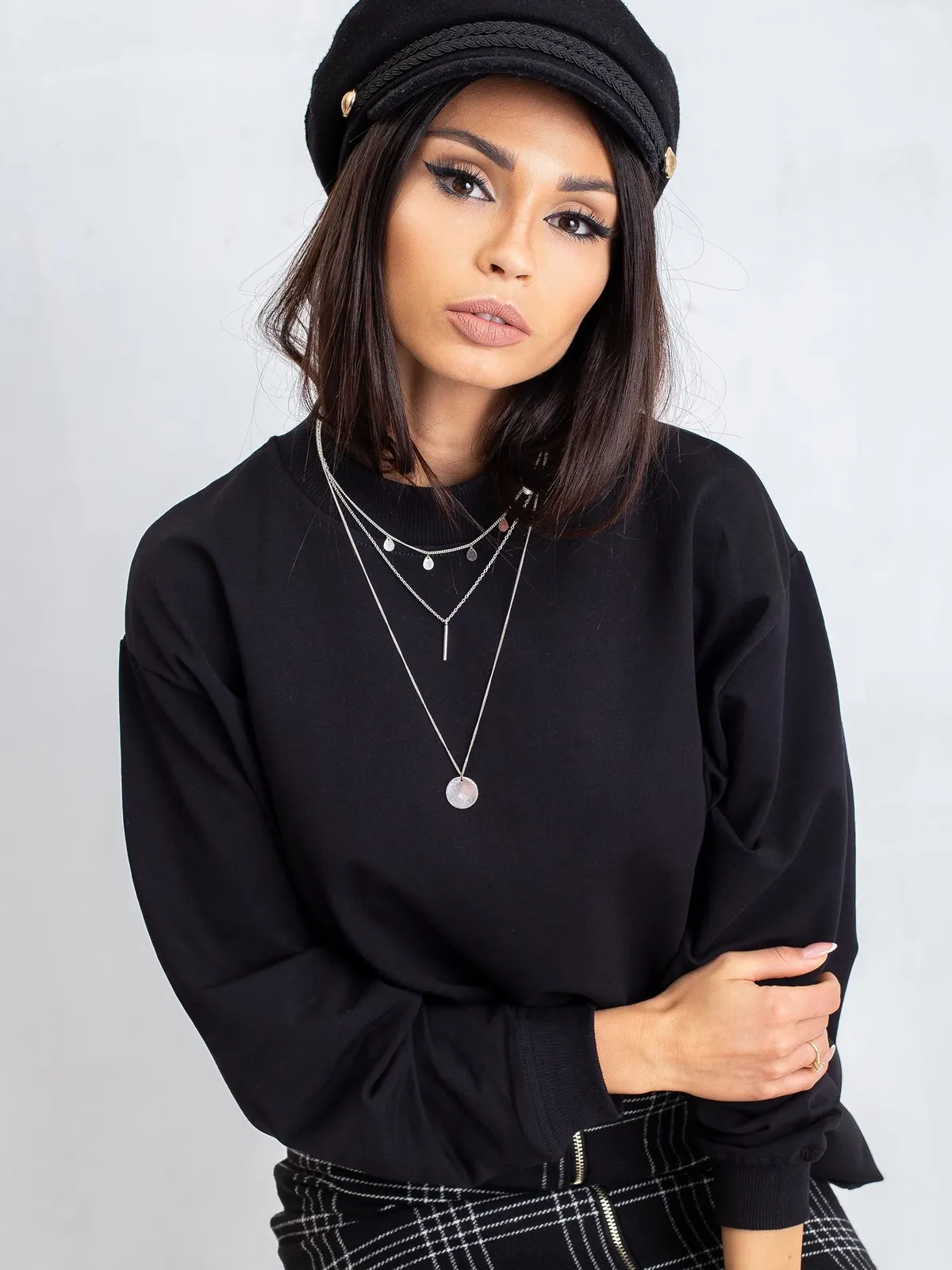 Czarna bawełniana bluza basic - zdjęcie 5
