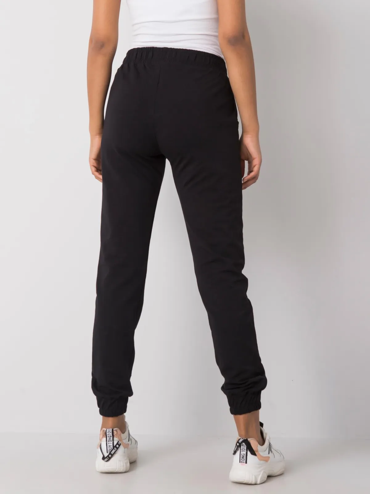 Czarne damskie spodnie dresowe z bawełny - zdjęcie 3