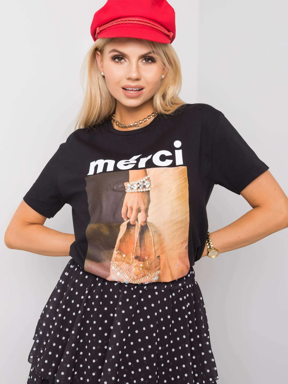 Biały t-shirt damski z aplikacjami - zdjęcie 3