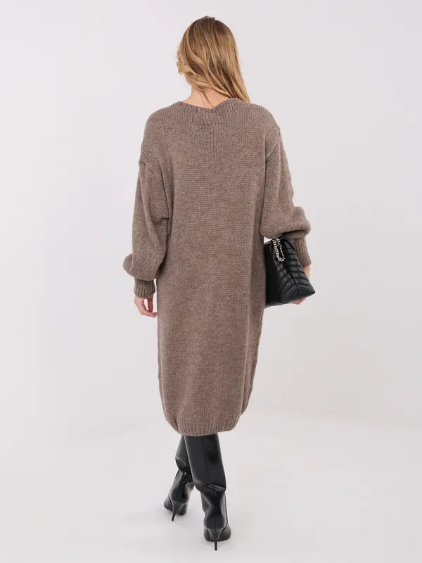 Dłuższa sukienka swetrowa o kroju oversize