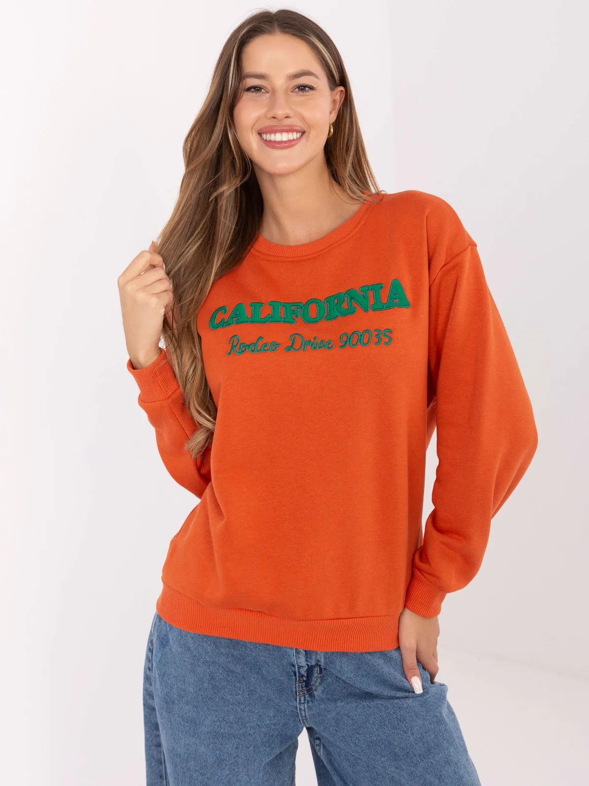 Ciemnopomarańczowa bluza z napisem California - zdjęcie 2