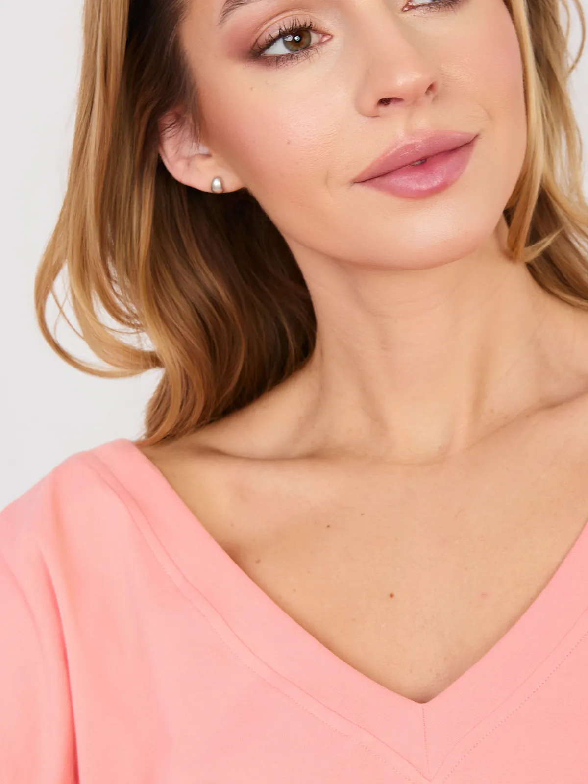 Casualowa bluzka z dekoltem w serek - zdjęcie 1