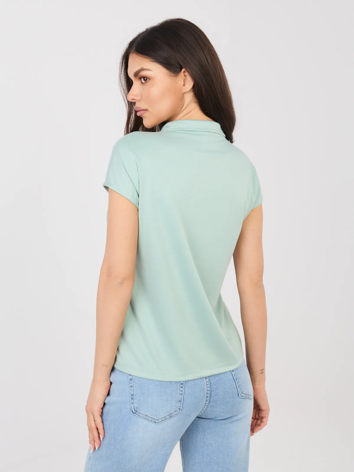 Klasyczna koszulka polo w casualowym wydaniu - zdjęcie 5