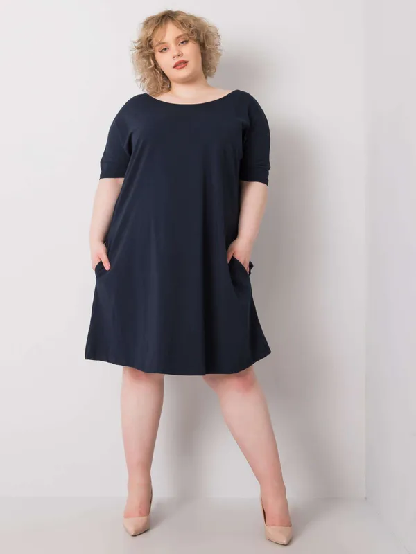 Bordowa luźna sukienka plus size - widok 2