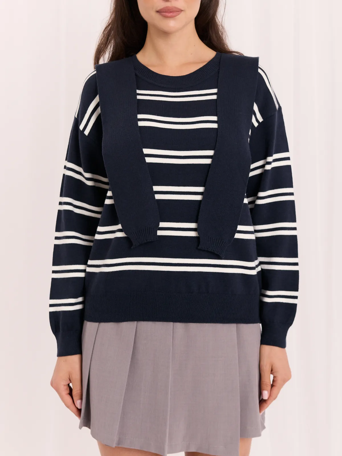 Sweter w paski o kroju oversize z kołnierzem - zdjęcie 6
