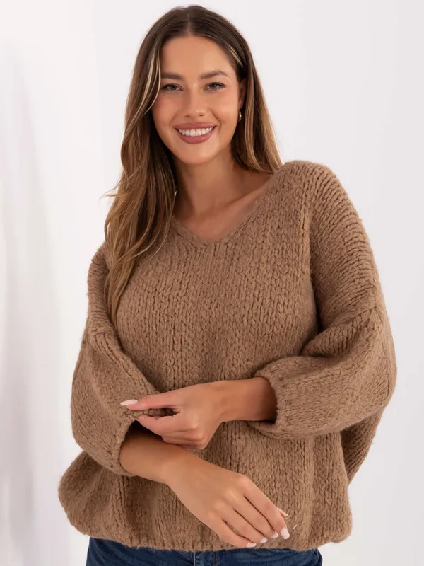 Luźny sweter oversize z dekoltem w serek