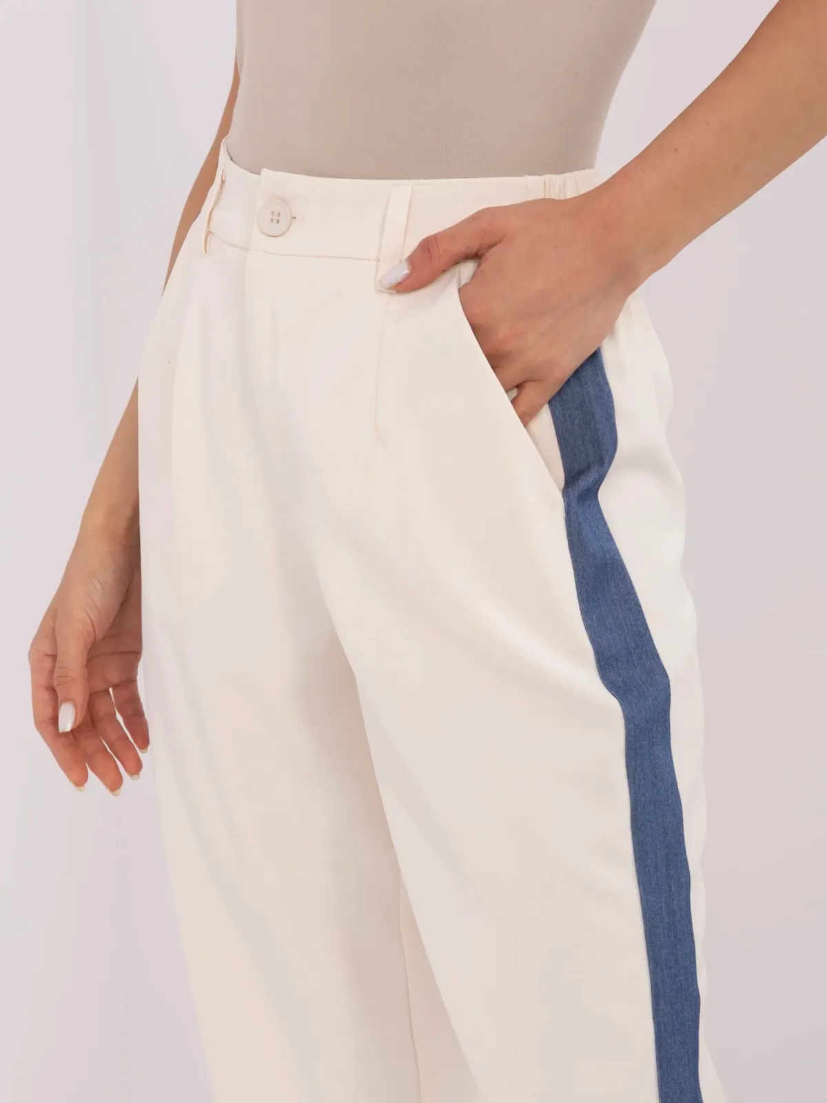 Eleganckie spodnie z szerokimi nogawkami i lampasami - zdjęcie 1