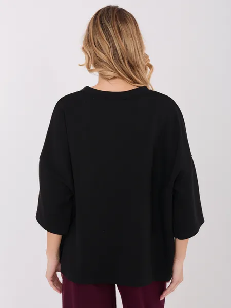 Casualowy t-shirt oversize o luźnym kroju