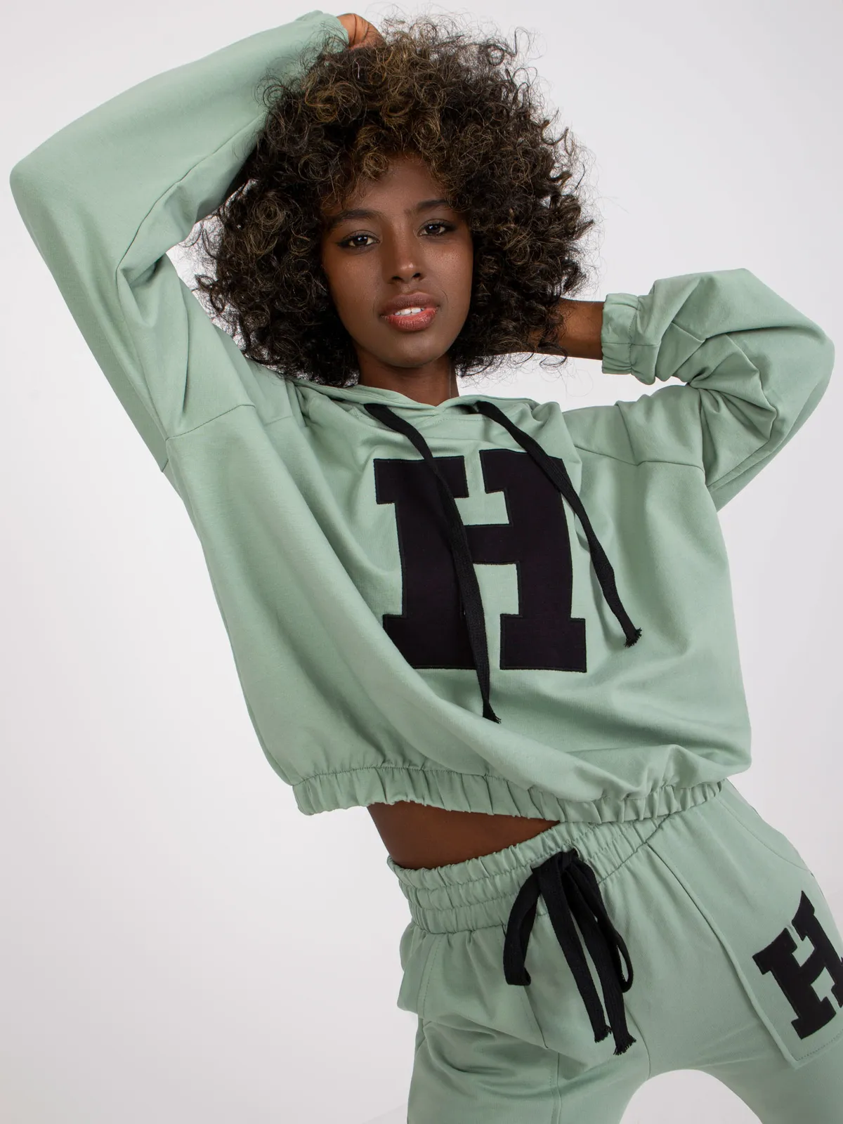 Sportowy komplet dresowy z bluzą oversize - zdjęcie 1