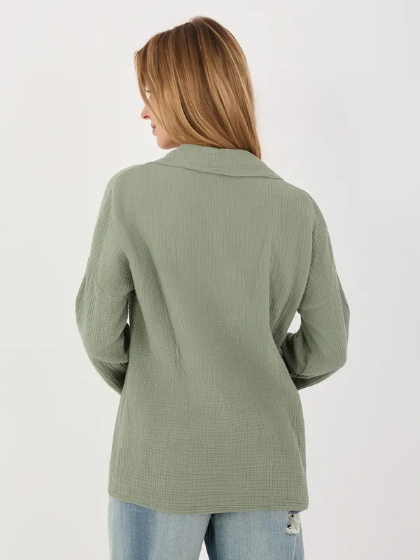 Casualowa koszula o luźnym kroju oversize