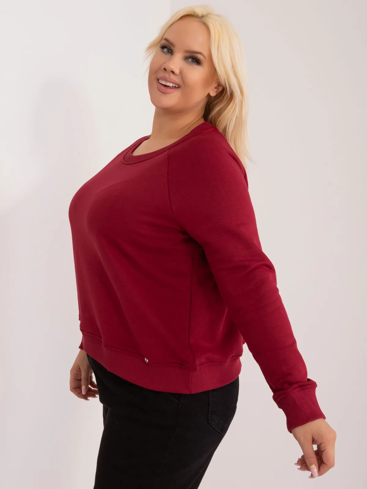 Bordowa bluza plus size bez kaptura - zdjęcie 4