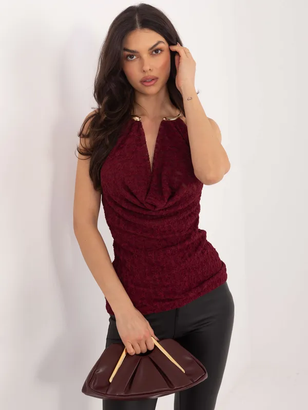 Dopasowany top z ozdobnym dekoltem typu halter