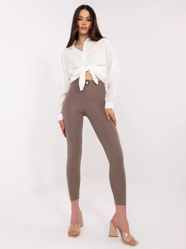 Dopasowane legginsy z ozdobnym logowanym guzikiem - widok 2