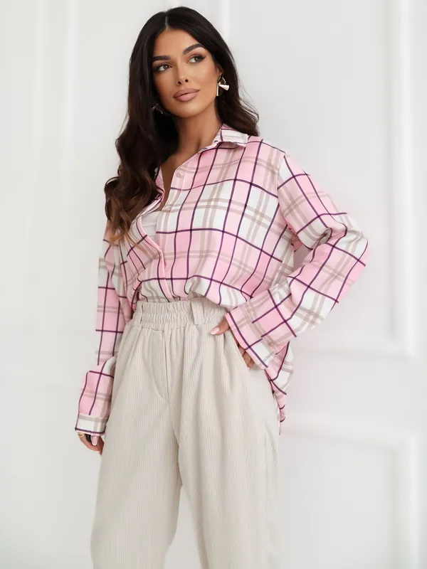 Stylowa koszula oversize w kratę do codziennych stylizacji - widok 2