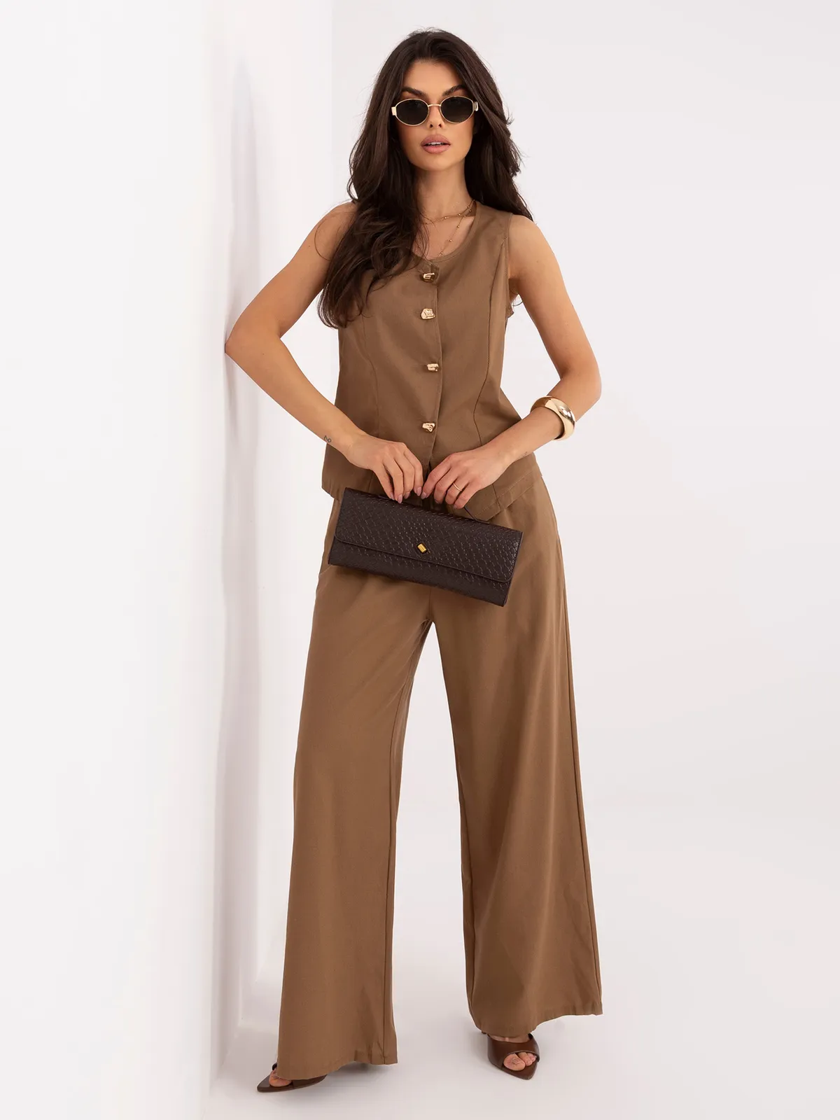 Elegancka kamizelka o taliowanym kroju z guzikami - zdjęcie 1