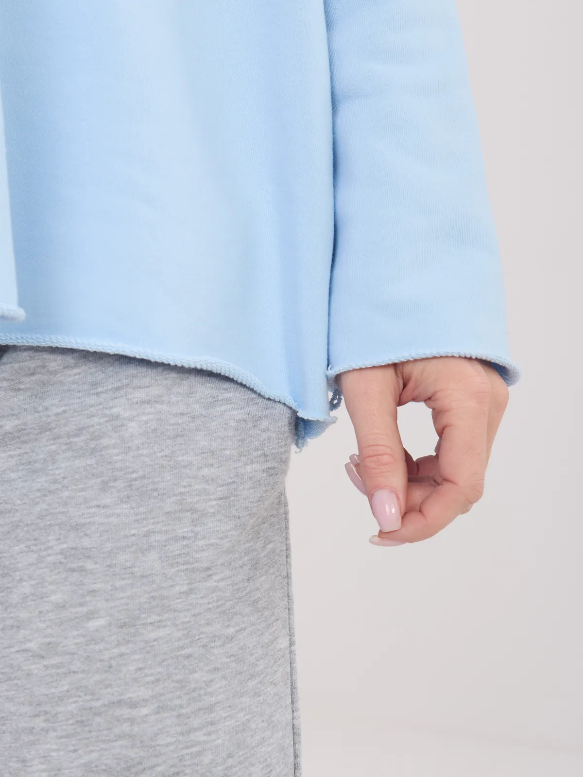 Casualowa bluza oversize z surowym wykończeniem - zdjęcie 1