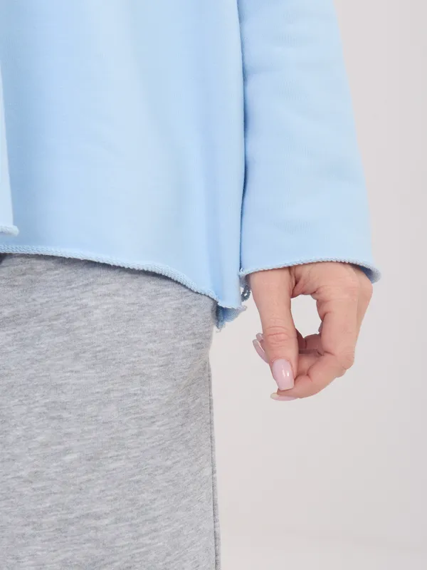 Casualowa bluza oversize z surowym wykończeniem