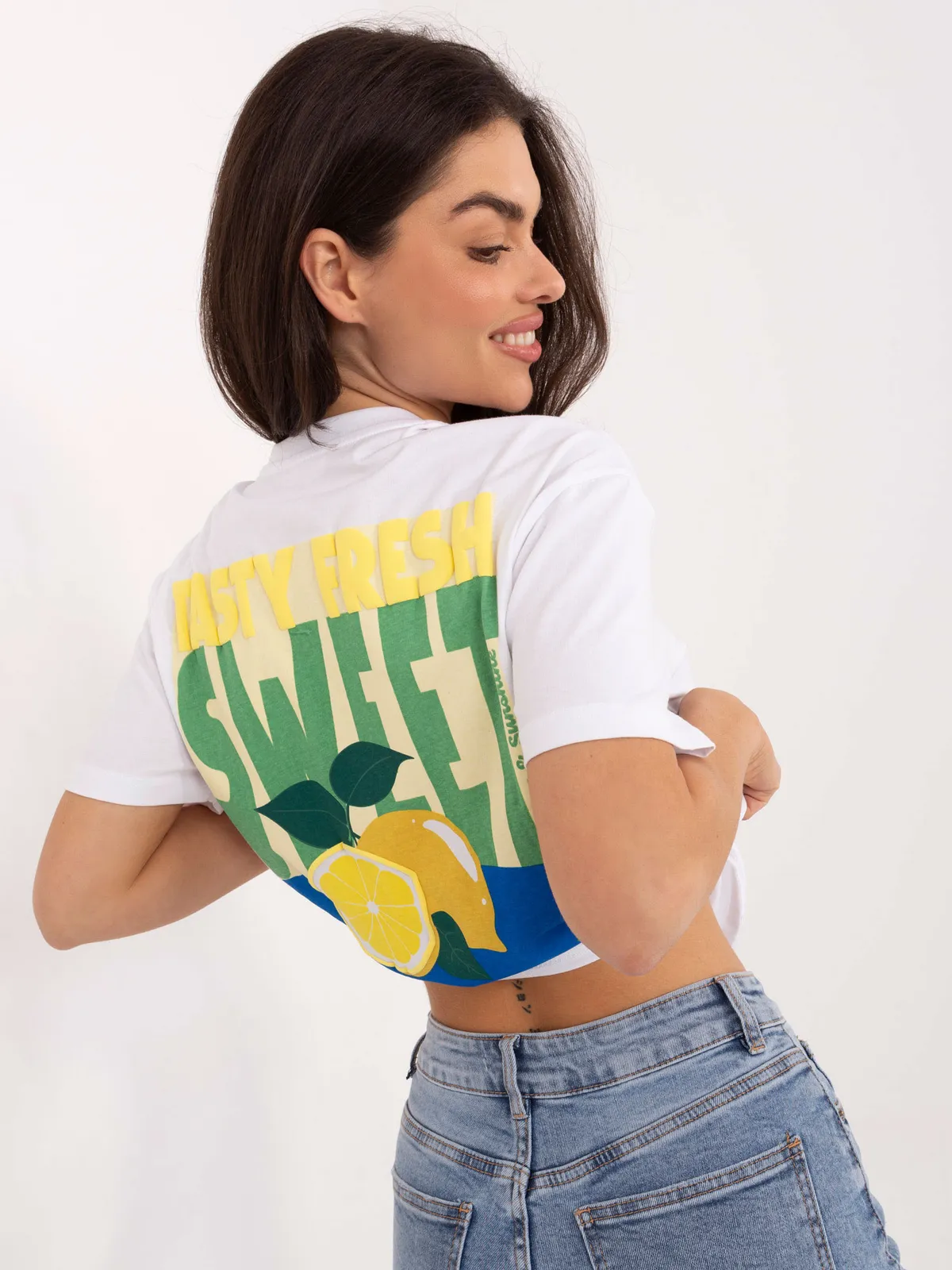 T-shirt oversize z wakacyjnym nadrukiem na plecach - zdjęcie 5
