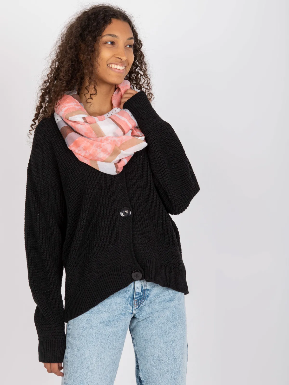 Casualowy komin w geometryczne wzory - zdjęcie 1