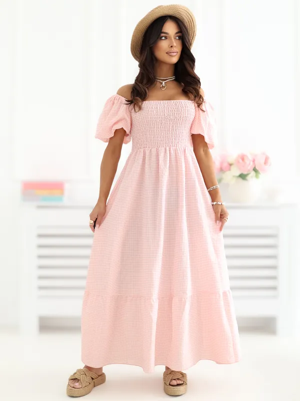 Zwiewna sukienka maxi z odkrytymi ramionami