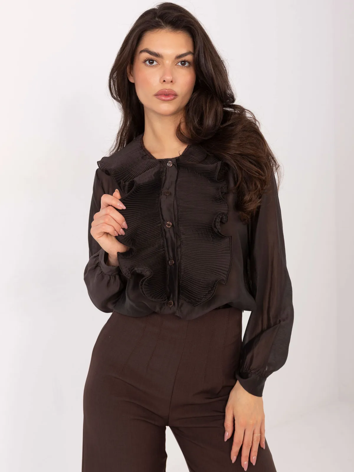 Koszula wizytowa z plisowanymi falbanami przy dekolcie - zdjęcie 1